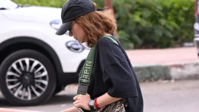 صورة منة شلبي تُثير الجدل بتصرف غريب في جنازة وليد مصطفى