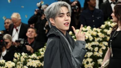 صورة “إس.كوبس” من SEVENTEEN يخطف الأضواء بإطلالة هانبوك عصرية في حفل Met Gala 2025