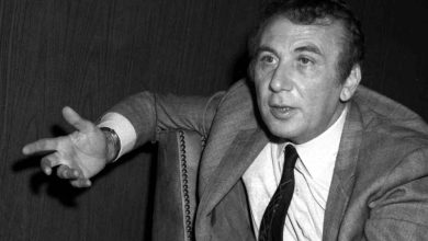 صورة وزير الثقافة السوري يتدخل لمنع إزالة اسم نزار قباني عن مدرسة في حلب