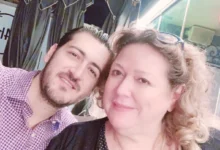 صورة الفنانة إيمان عبد العزيز تفقد نجلها عبد الرزاق الحكيم.. موجة تعاطف كبيرة في الوسط الفني