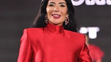 صورة منى زكي عارضة ازياء لأول مرة
