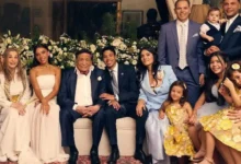 صورة الزعيم يفاجئ الجمهور بحضوره حفل زفاف حفيده الأول بعد سنوات من الغياب