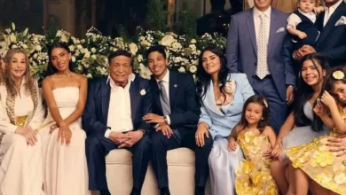 صورة الزعيم يفاجئ الجمهور بحضوره حفل زفاف حفيده الأول بعد سنوات من الغياب