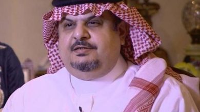 صورة عبدالرحمن بن مساعد يهدى السعوديون ( الوطن الأعز )