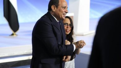 صورة السيسي في لفته انسانيه حانيه لصوت هديل ماجد