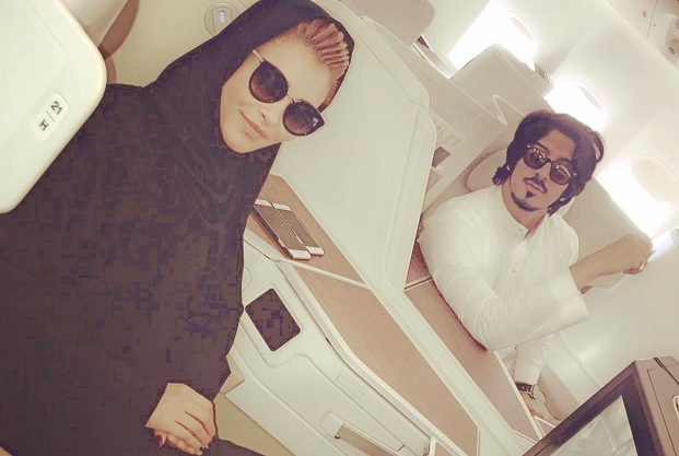 صورة عبدالله عبدالعزيز والفنانه أميمه يثيران الإزعاج على متن طائرة سعوديه .. ماذا حدث !