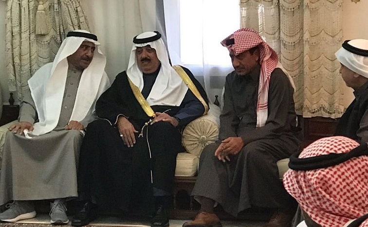 صورة صاحب السمو الملكي الأمير متعب بن عبدالله يقدم العزاء في وفاة والد القصبي
