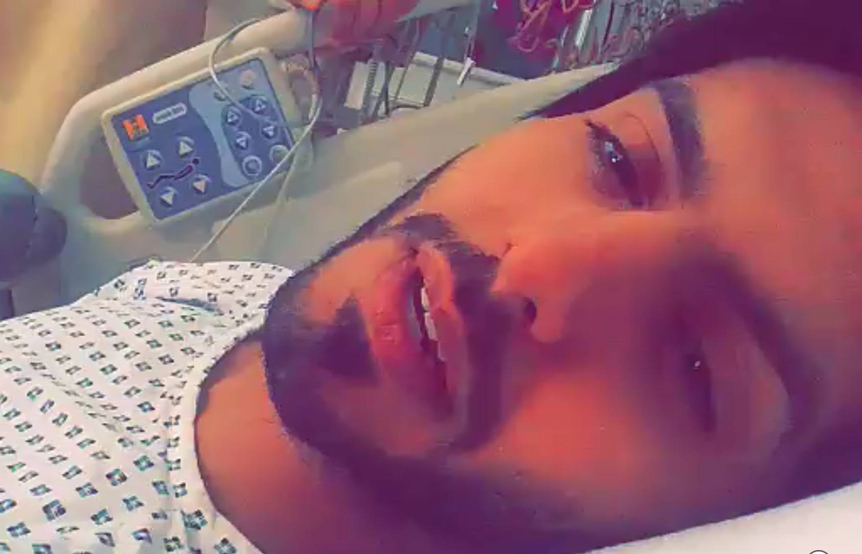 صورة مريم سعيد تزور بدر زيدان في المستشفى