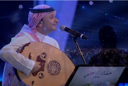 صورة وعبدالمجيد عبدالله يخنق أحلام ويعتدي عليها امام الحضور في حفل في قطر !