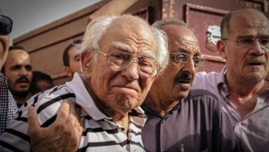 صورة رشوان توفيق ووداع مؤثر لشريكة العمر