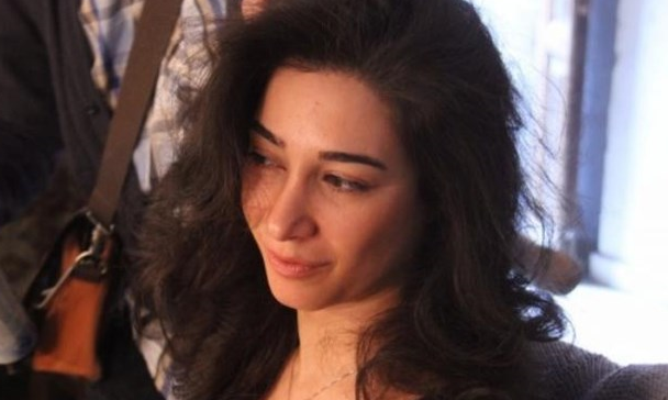 صورة ممثلة سورية عشرينية تحلق شعرها ” على الصفر ” .. شاهد الصور