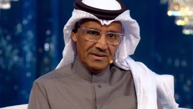 صورة خالد عبدالرحمن : كسرت خمسة اعواد لكي اتعلم العزف
